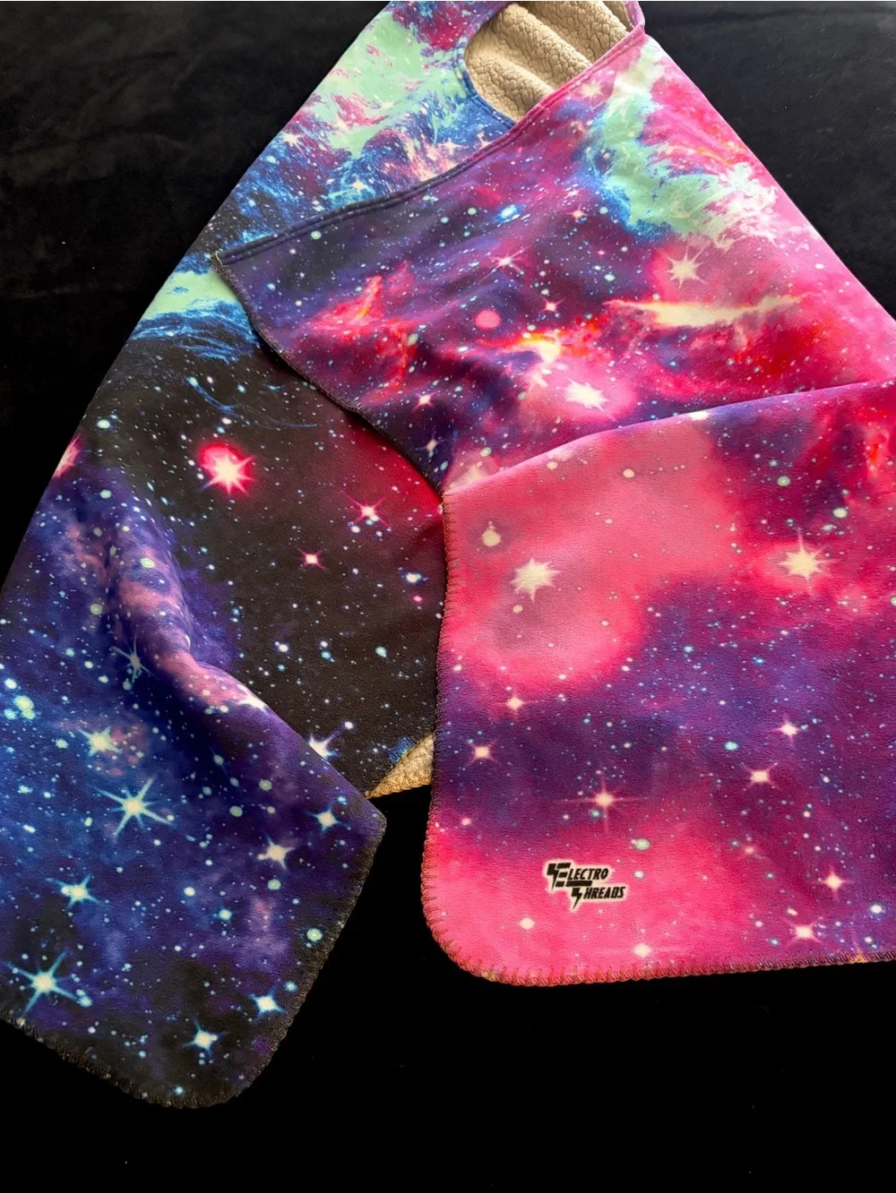 Electro Threads Galaxy 2.0 Sherpa Hooded Blanket